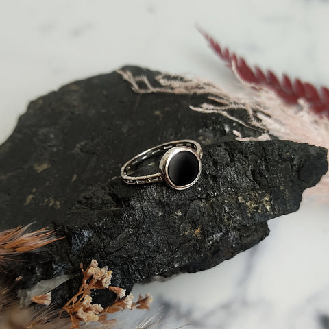 Round Black Agate Sterling Silver Chain Ring