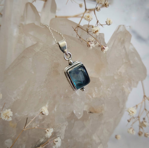 Rectangle with dots Apatite Sterling Silver pendant