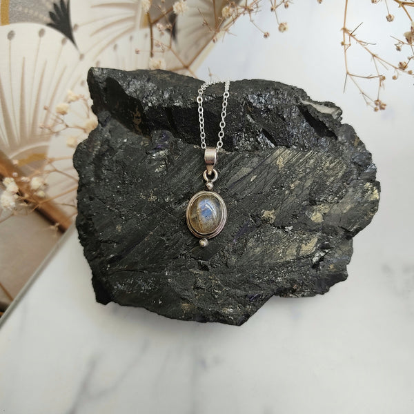 Oval with dots Labradorite Sterling Silver pendant