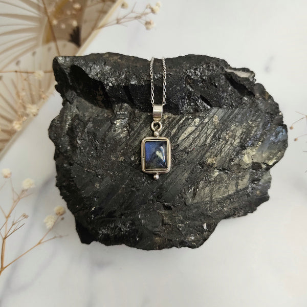 Rectangle with dots Labradorite Sterling Silver pendant